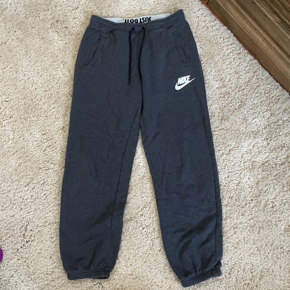 Nike dark gray women’s sweatpants